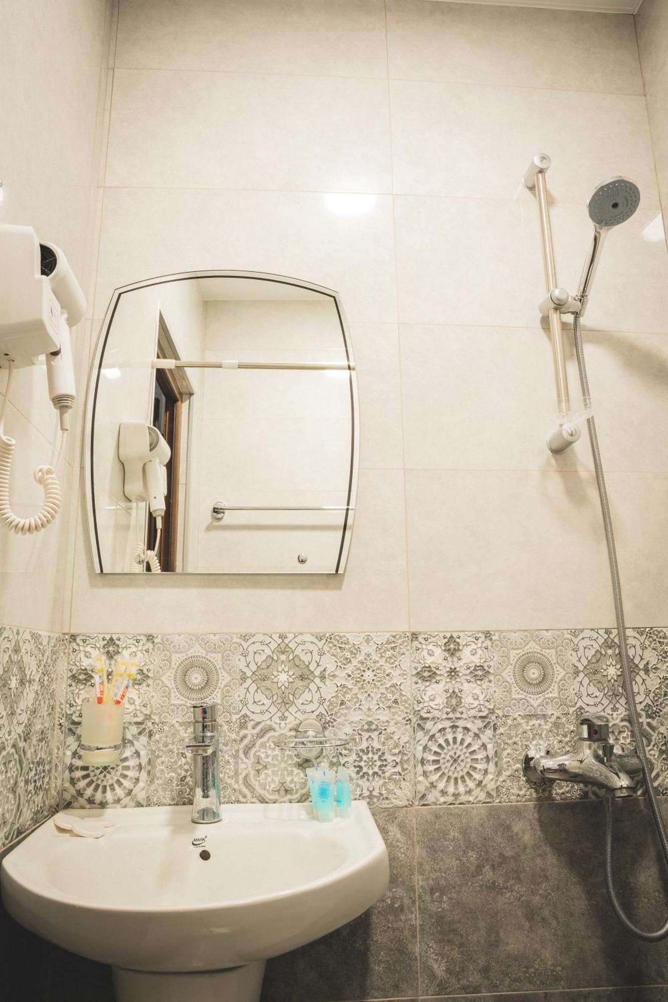 Otel Hh Tiflis